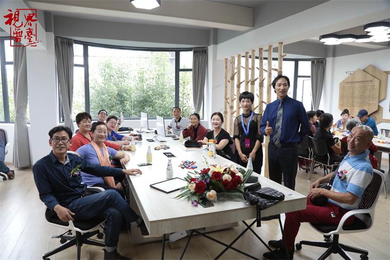 1603098833558913.jpg 各位专家在云南考区服务中心办公室合影留念.jpg